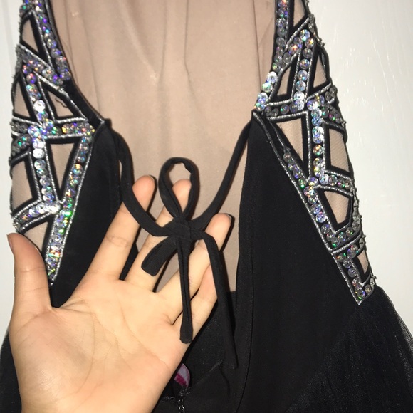 Dress - Picture 6 of 8